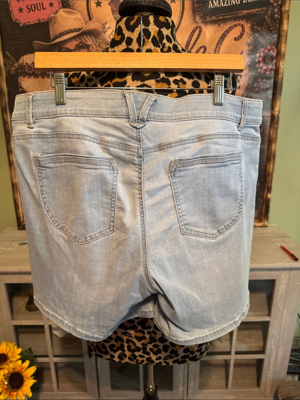 Westbound Light Wash Women's Denim Shorts - Light Blue Size 14 - Picture 2 of 6